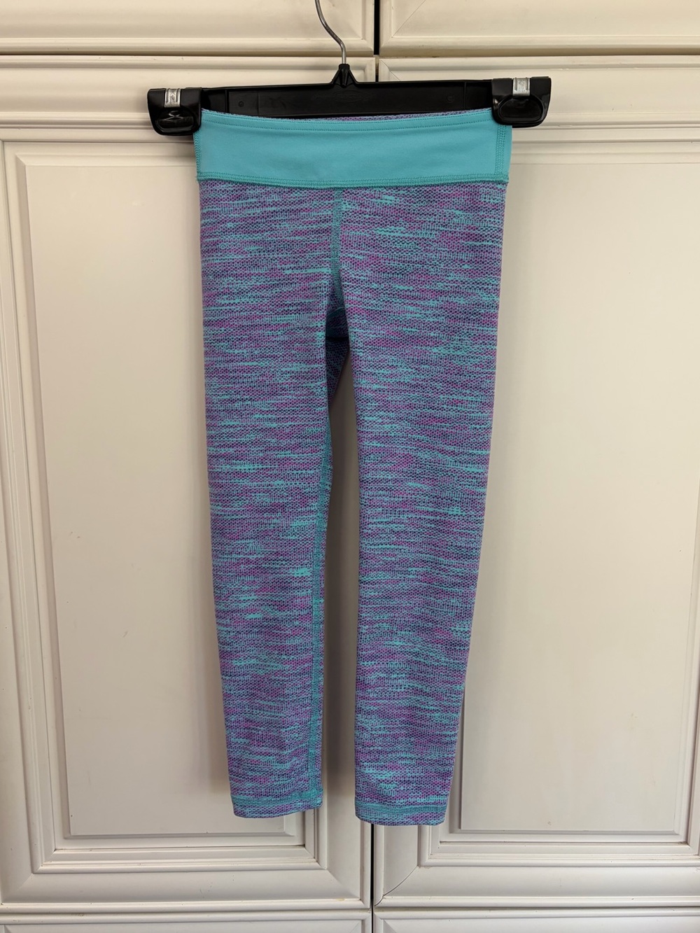 SIZE 4 - Ivivva girls reversible heathered leggings 🍋